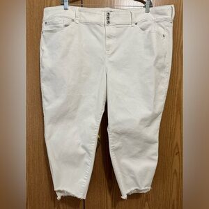 Torrid frayed hem cropped Jeggings